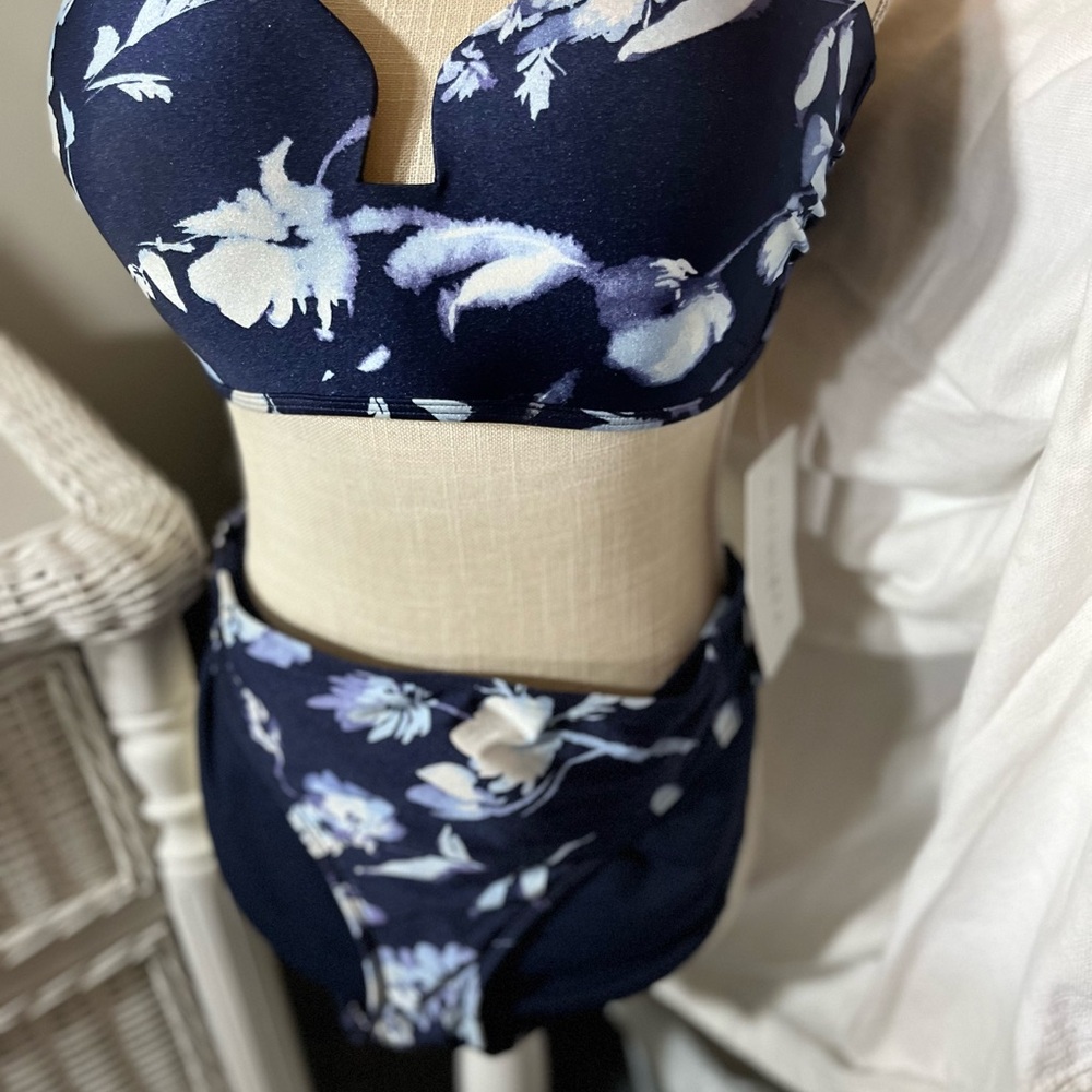 XL Athleta Bikini: Aqualuxe print square plunge bikini set: